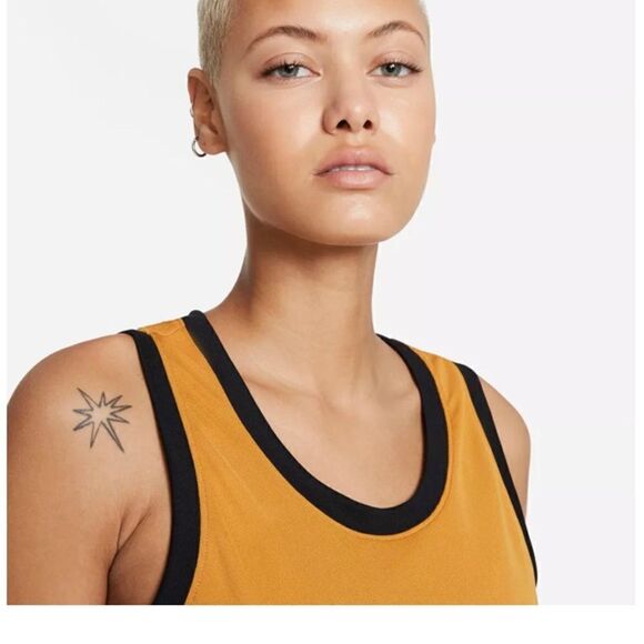 Nike Women's Dri-FIT Swoosh Fly Basketball Jersey - Picture 4 of 11